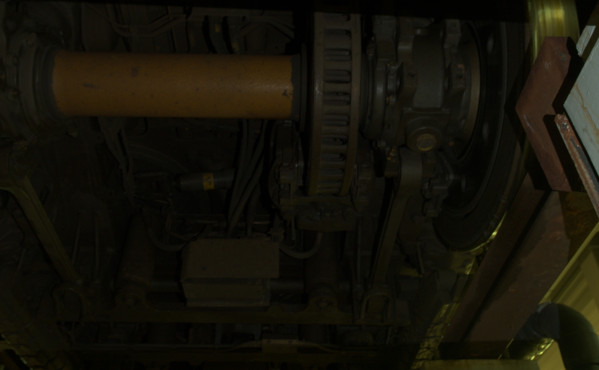 Underneath - TZ9009 - 4L 0812 - 1